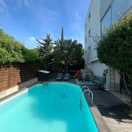2 Pieces A Avec Piscine Daire