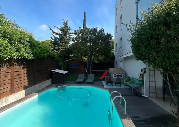 2 Pièces à Avec Piscine Appartement