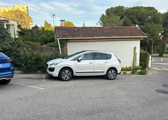 2 Pièces à Avec Piscine * Antibes
